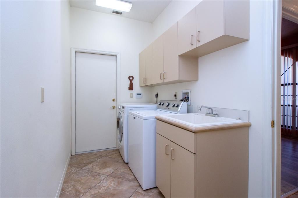 Recently Rented: $2,600 (2 beds, 2 baths, 2166 Square Feet)