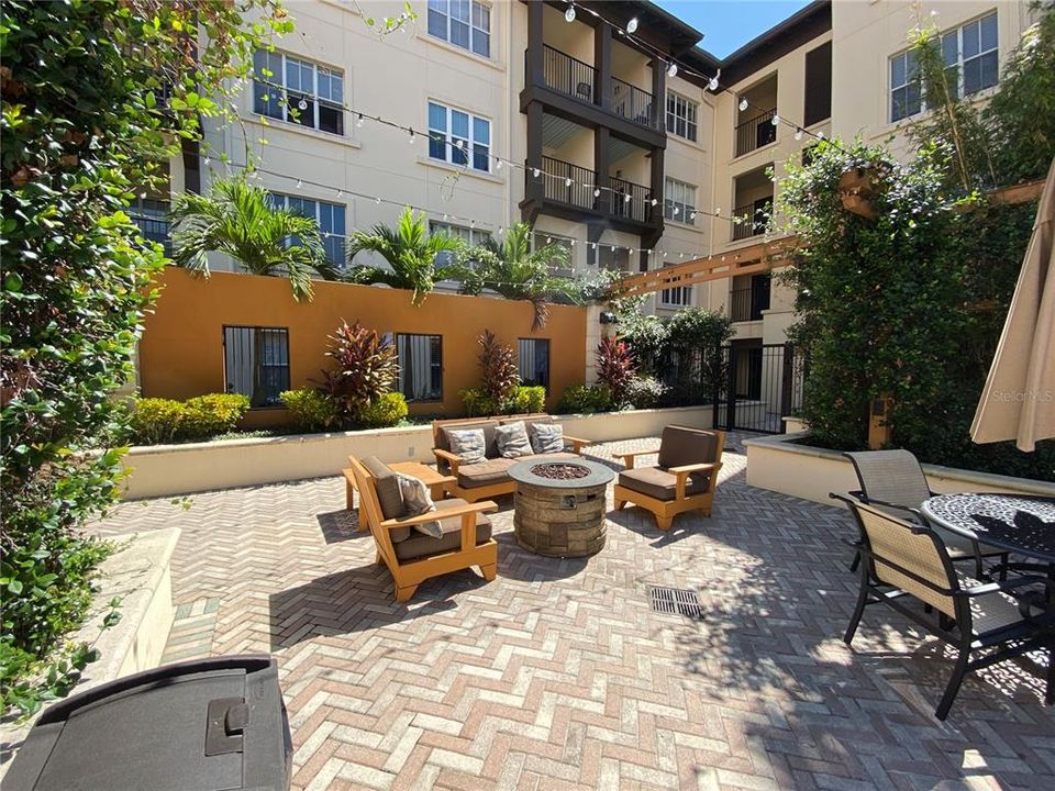 Recently Sold: $639,000 (2 beds, 2 baths, 1170 Square Feet)