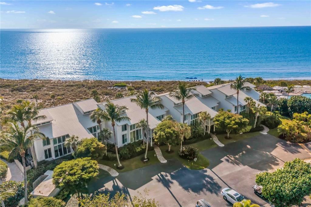 Recently Sold: $2,100,000 (2 beds, 2 baths, 1300 Square Feet)