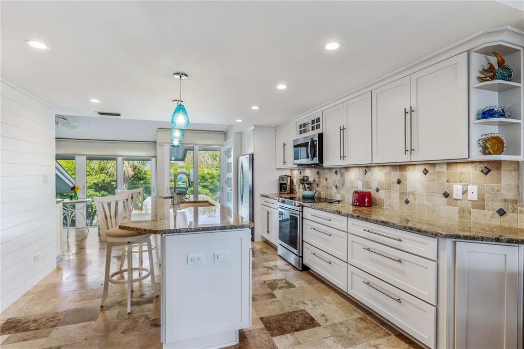 Recently Sold: $2,100,000 (2 beds, 2 baths, 1300 Square Feet)