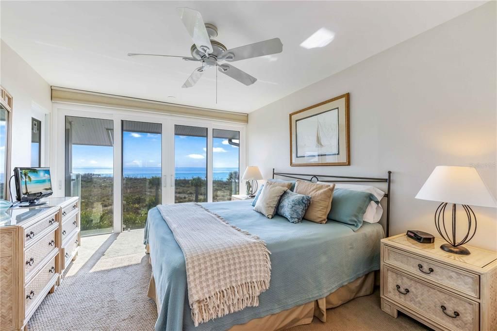 Recently Sold: $2,100,000 (2 beds, 2 baths, 1300 Square Feet)