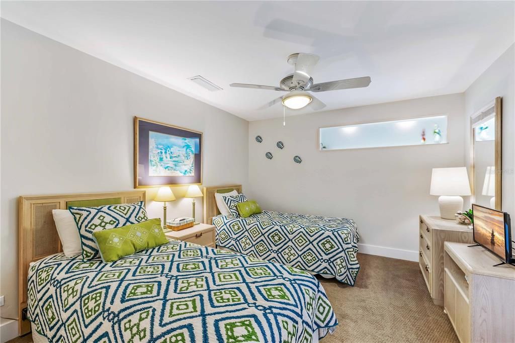 Recently Sold: $2,100,000 (2 beds, 2 baths, 1300 Square Feet)