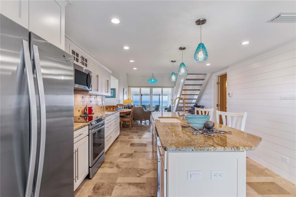 Recently Sold: $2,100,000 (2 beds, 2 baths, 1300 Square Feet)