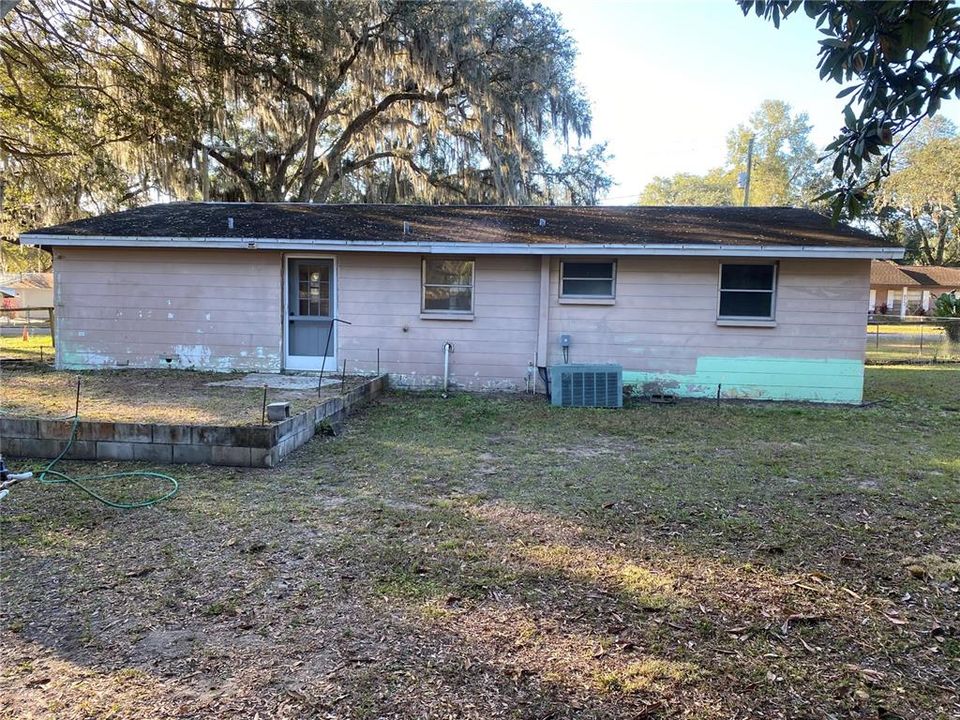 Recently Sold: $190,000 (2 beds, 1 baths, 1288 Square Feet)