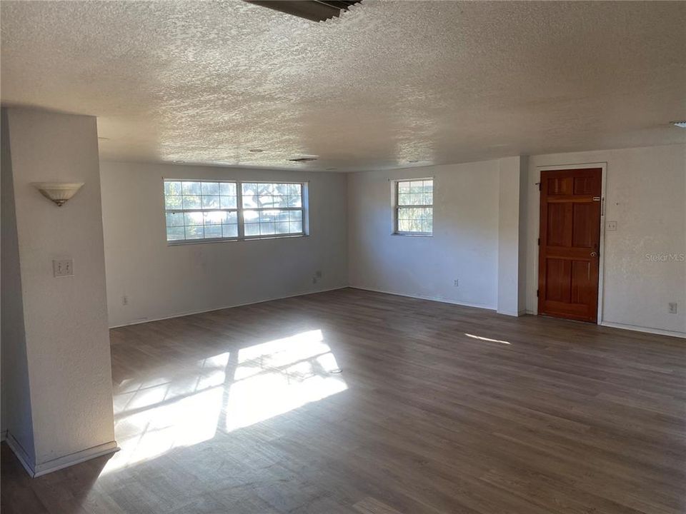 Recently Sold: $190,000 (2 beds, 1 baths, 1288 Square Feet)