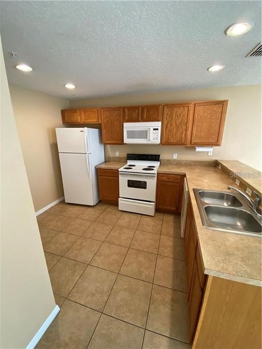 Recently Rented: $1,550 (2 beds, 2 baths, 1303 Square Feet)