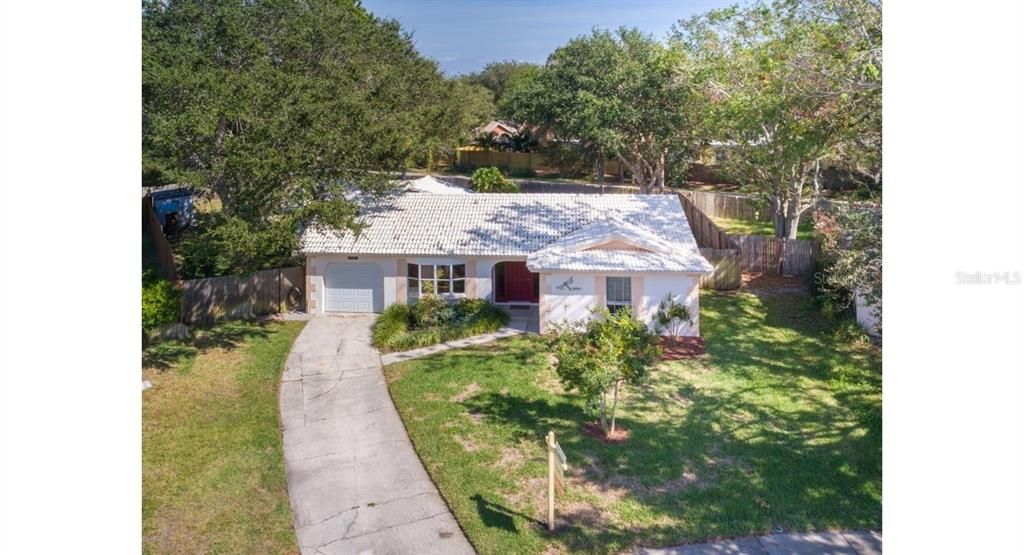 Recently Sold: $570,000 (3 beds, 3 baths, 1812 Square Feet)