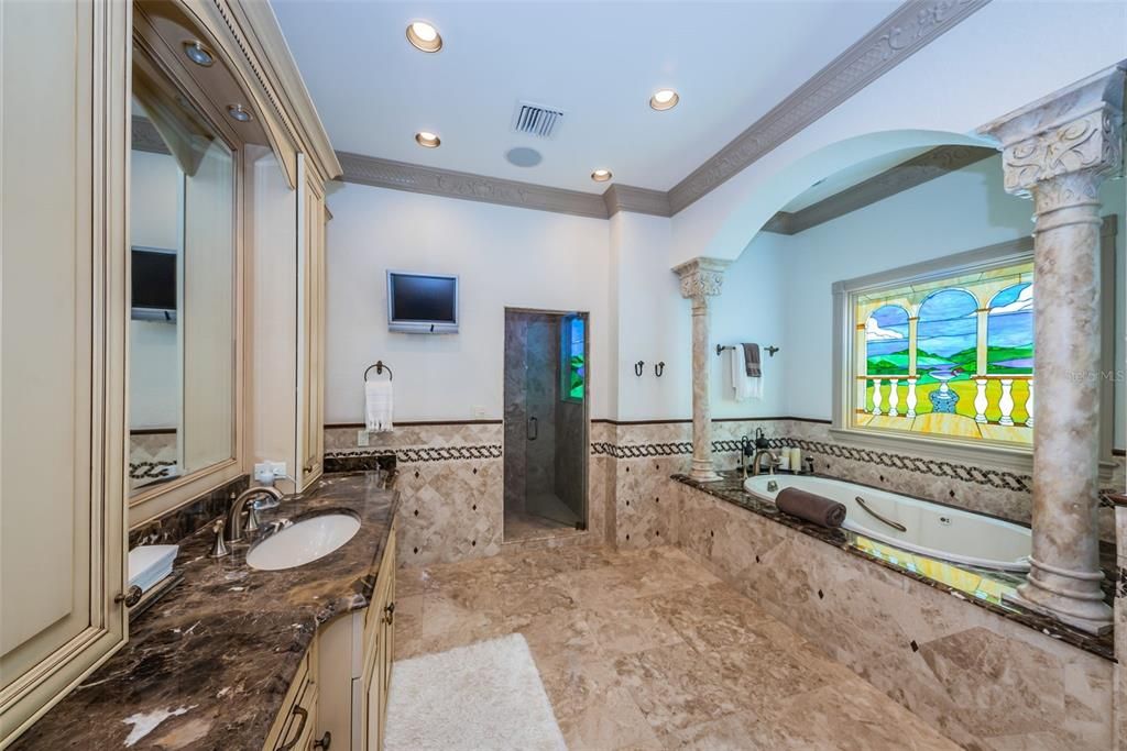 最近售出: $2,650,000 (4 贝兹, 6 浴室, 6086 平方英尺)