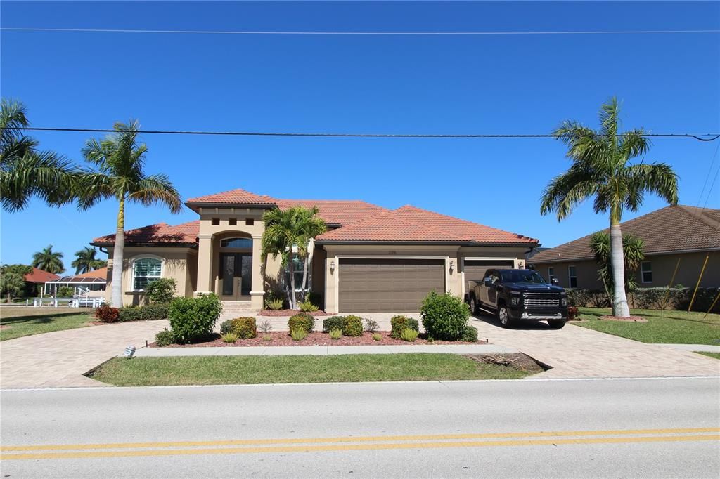 Recently Sold: $1,299,999 (3 beds, 3 baths, 2418 Square Feet)