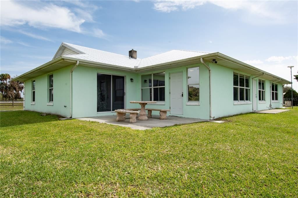Recently Sold: $475,000 (3 beds, 2 baths, 2103 Square Feet)