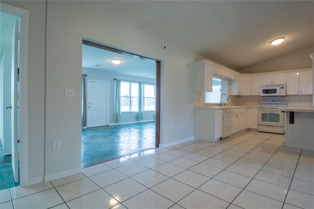 Recently Sold: $475,000 (3 beds, 2 baths, 2103 Square Feet)