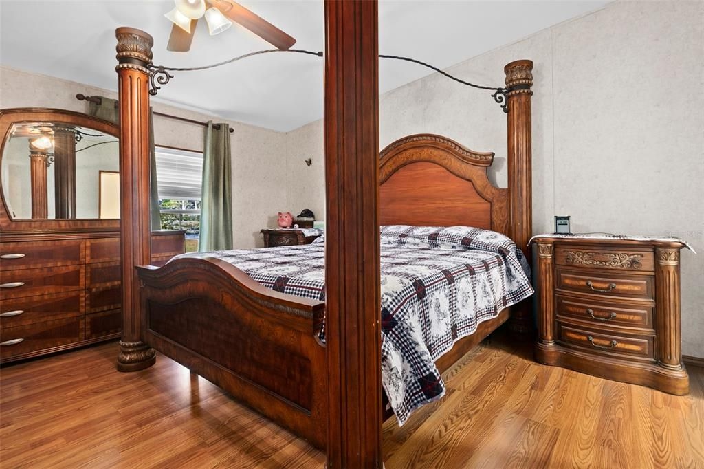 Недавно продано: $299,750 (4 спален, 2 ванн, 1664 Квадратных фут)