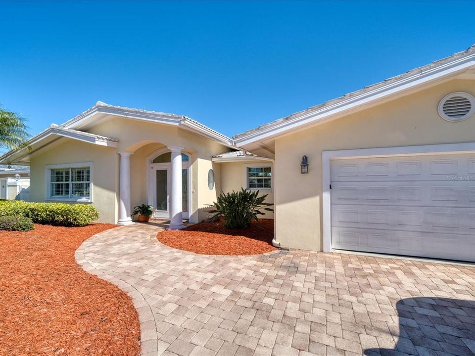 Recently Sold: $1,649,000 (4 beds, 2 baths, 2519 Square Feet)
