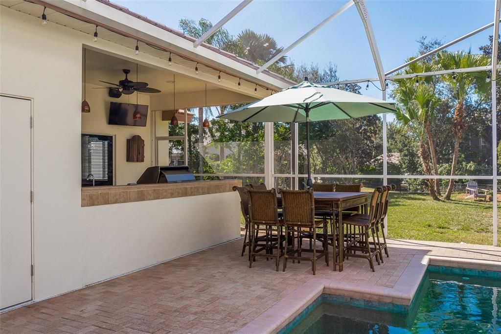 Recently Sold: $1,100,000 (4 beds, 3 baths, 3702 Square Feet)