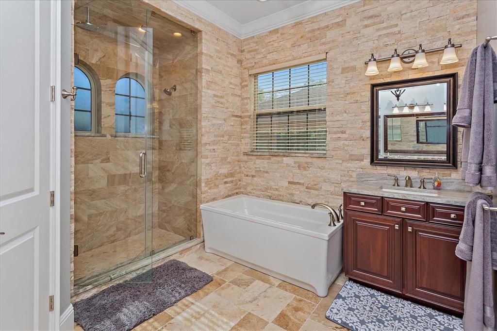 最近售出: $699,990 (5 贝兹, 3 浴室, 3157 平方英尺)