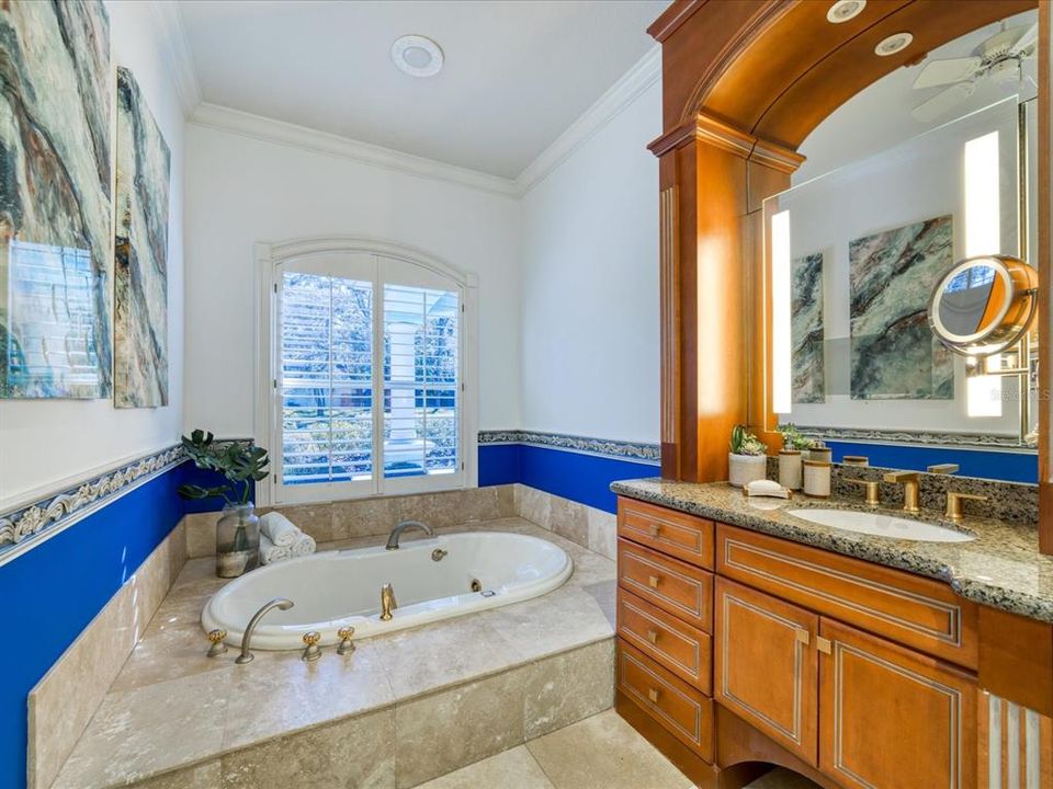 Недавно продано: $1,800,000 (4 спален, 5 ванн, 5548 Квадратных фут)