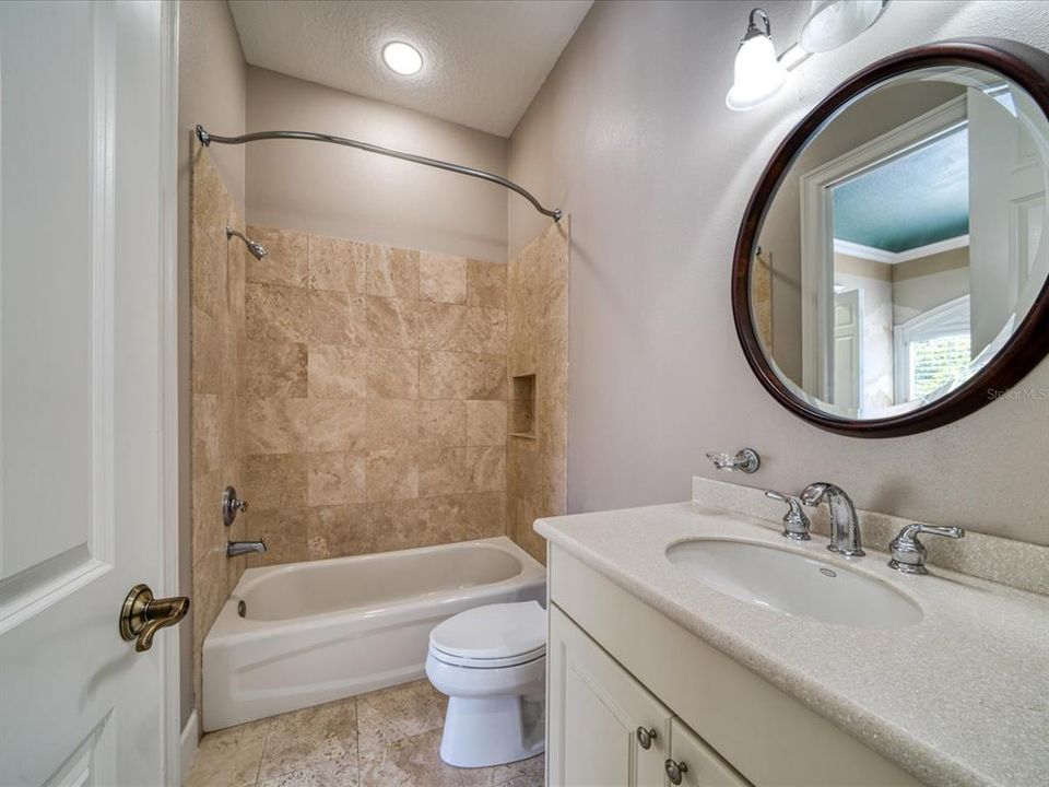 最近售出: $1,800,000 (4 贝兹, 5 浴室, 5548 平方英尺)
