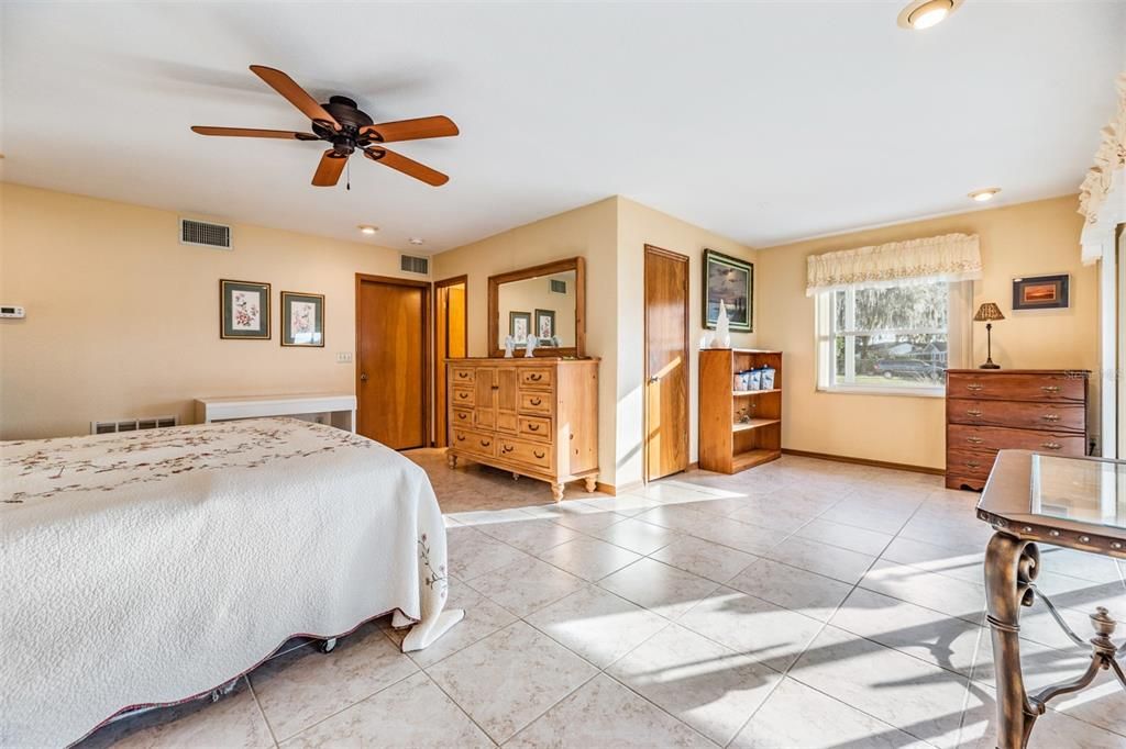 Downstairs en suite with a full bathroom.