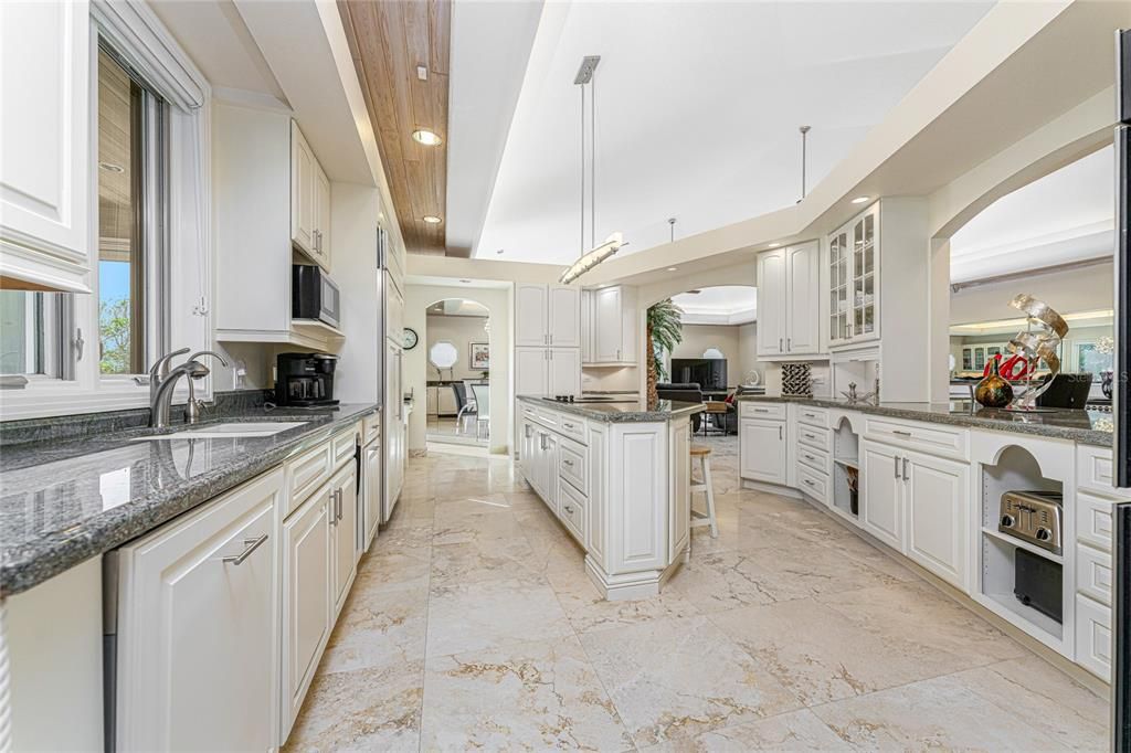 Recently Sold: $4,800,000 (4 beds, 5 baths, 7285 Square Feet)