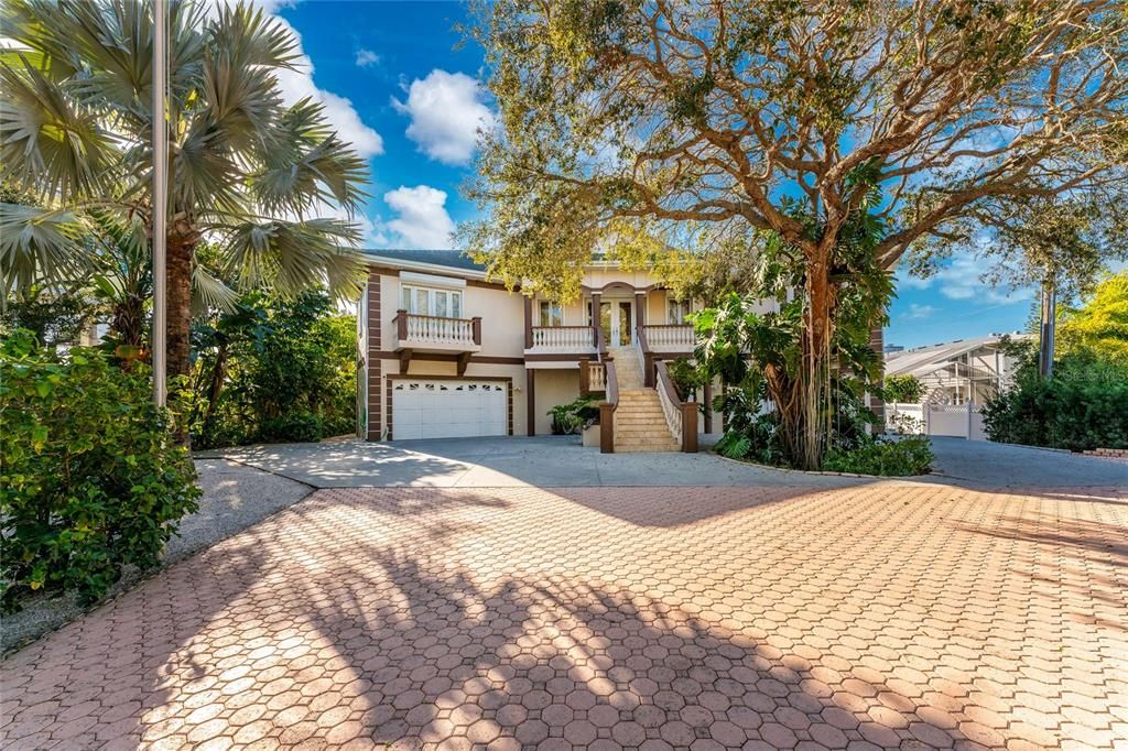 Recently Sold: $4,800,000 (4 beds, 5 baths, 7285 Square Feet)