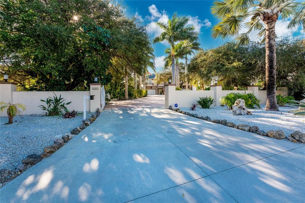 Recently Sold: $4,800,000 (4 beds, 5 baths, 7285 Square Feet)