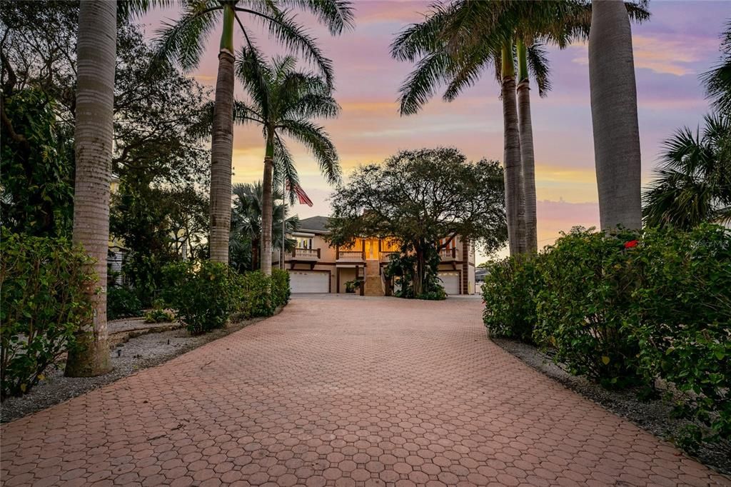 Recently Sold: $4,800,000 (4 beds, 5 baths, 7285 Square Feet)