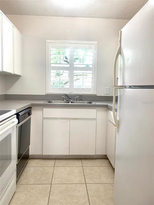 Recently Sold: $120,000 (2 beds, 1 baths, 936 Square Feet)