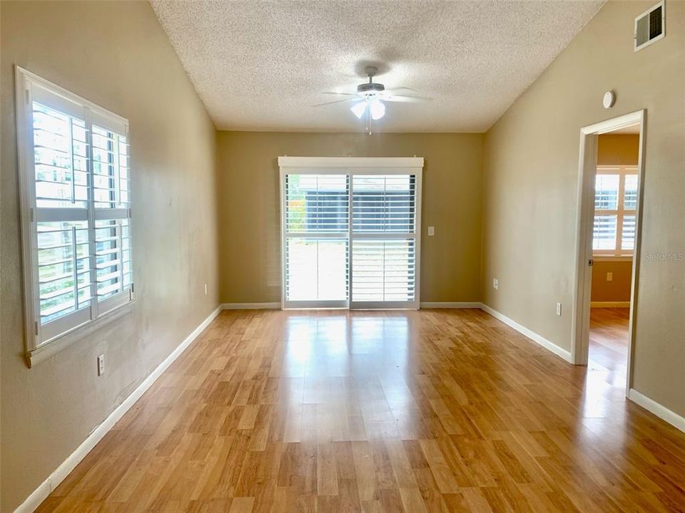 Recently Sold: $120,000 (2 beds, 1 baths, 936 Square Feet)