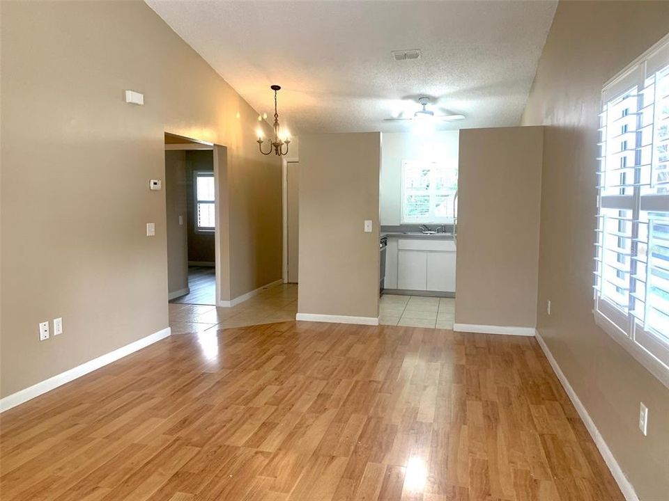 Recently Sold: $120,000 (2 beds, 1 baths, 936 Square Feet)