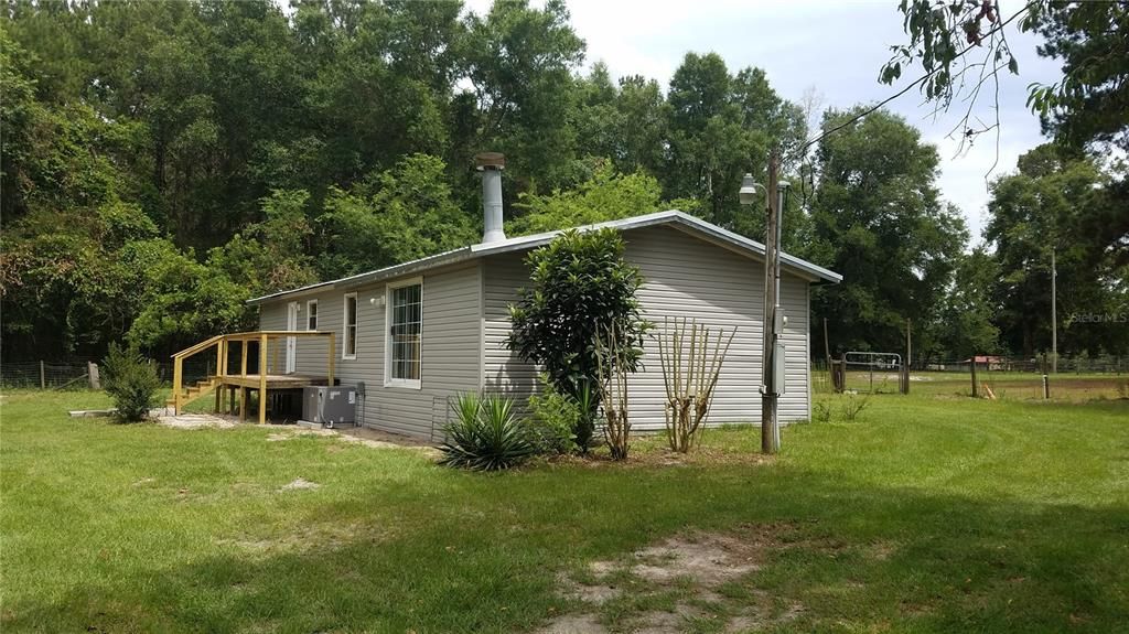 1993 Doublewide mobile home. New deck on back.