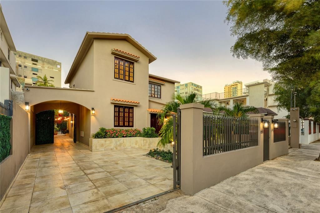 Recently Sold: $2,750,000 (3 beds, 2 baths, 0 Square Feet)