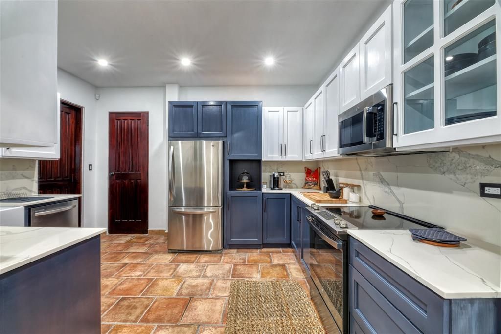 Recently Sold: $2,750,000 (3 beds, 2 baths, 0 Square Feet)