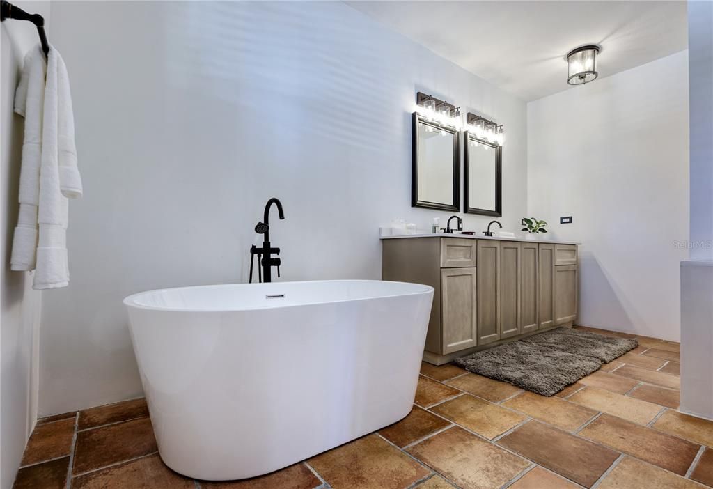 Recently Sold: $2,750,000 (3 beds, 2 baths, 0 Square Feet)