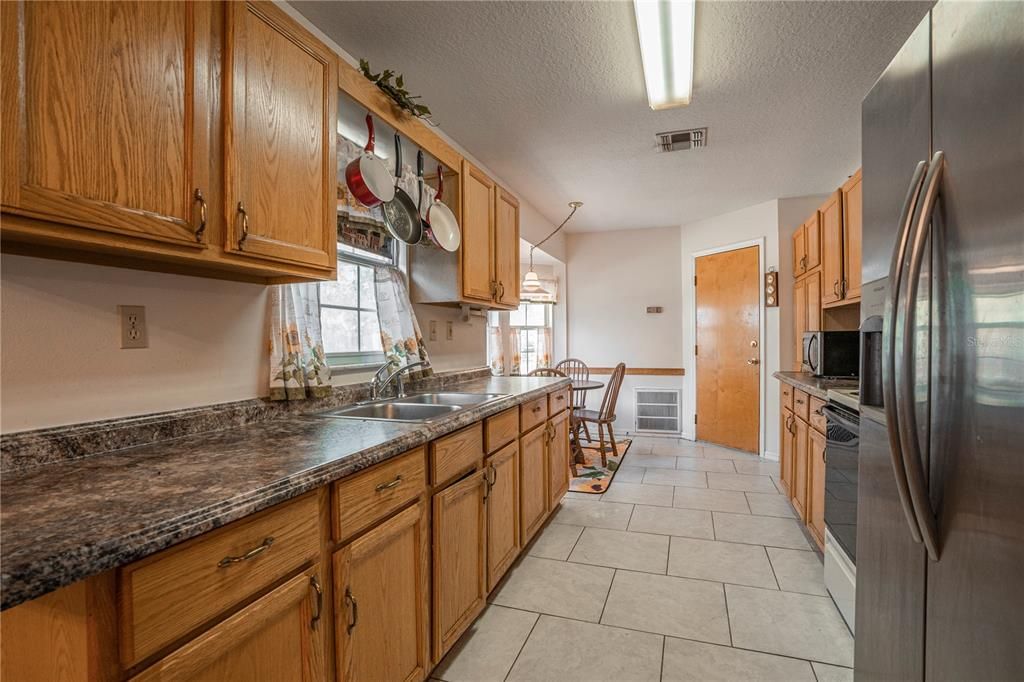 Recently Sold: $399,999 (3 beds, 2 baths, 1304 Square Feet)