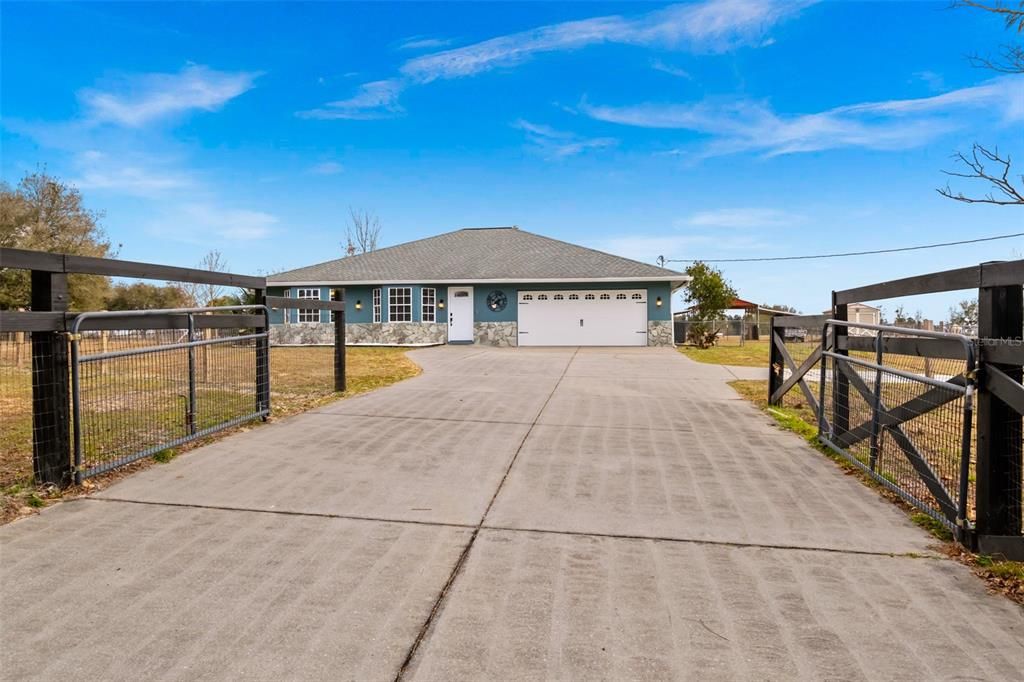Recently Sold: $475,000 (3 beds, 2 baths, 1756 Square Feet)