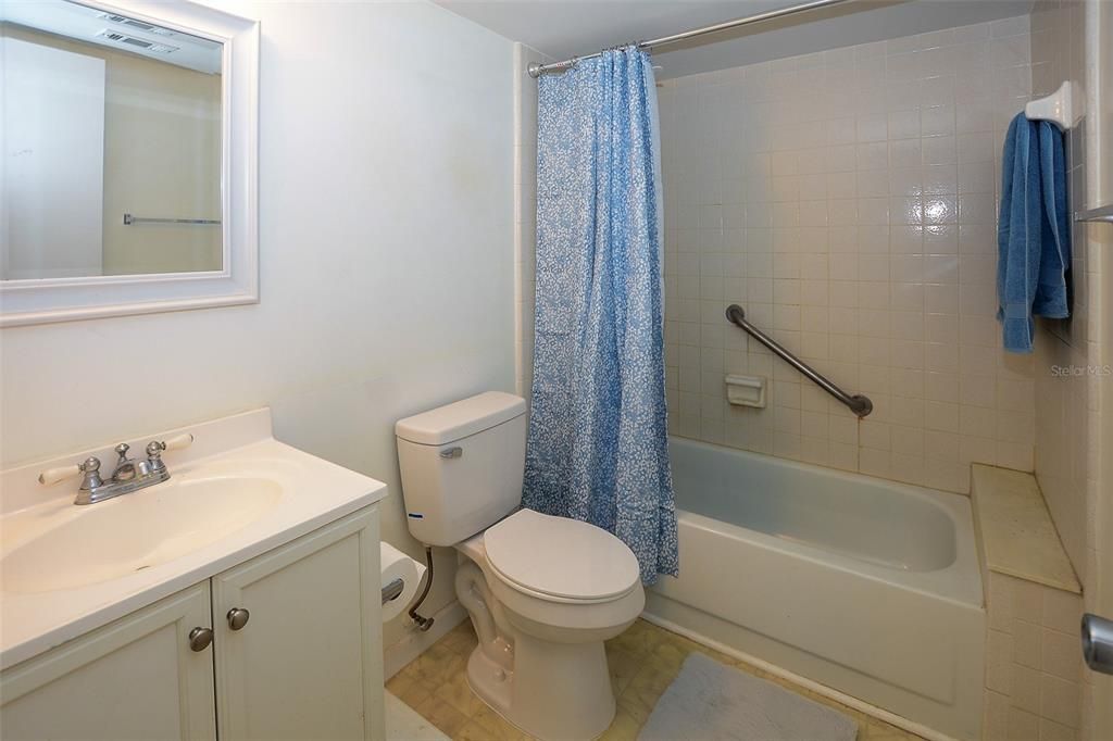 最近售出: $135,000 (2 贝兹, 2 浴室, 975 平方英尺)