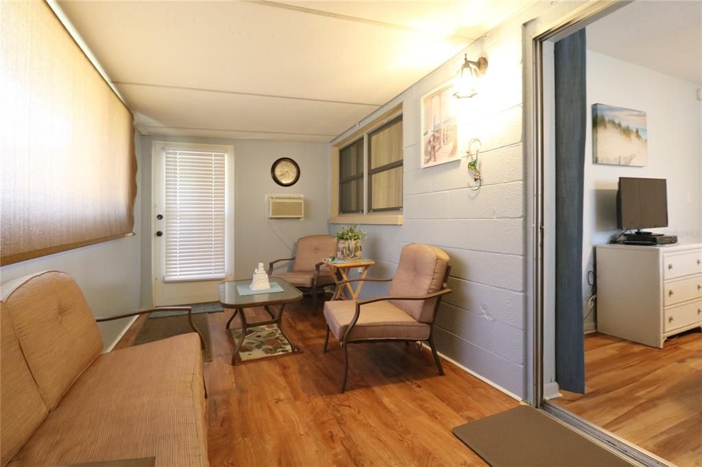 Recently Sold: $105,000 (2 beds, 2 baths, 984 Square Feet)