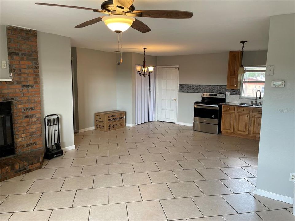 Recently Rented: $1,500 (3 beds, 1 baths, 1248 Square Feet)