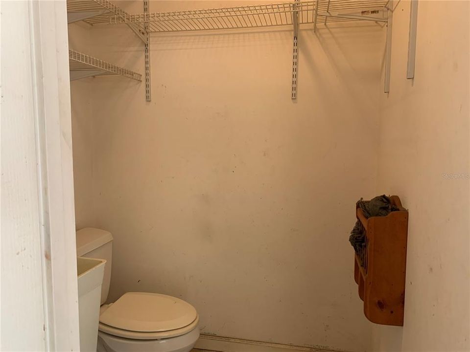 Vendido Recientemente: $380,000 (3 camas, 2 baños, 2590 Pies cuadrados)