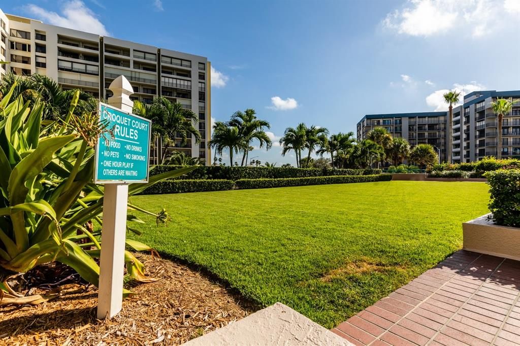 Recently Sold: $725,000 (2 beds, 2 baths, 1377 Square Feet)