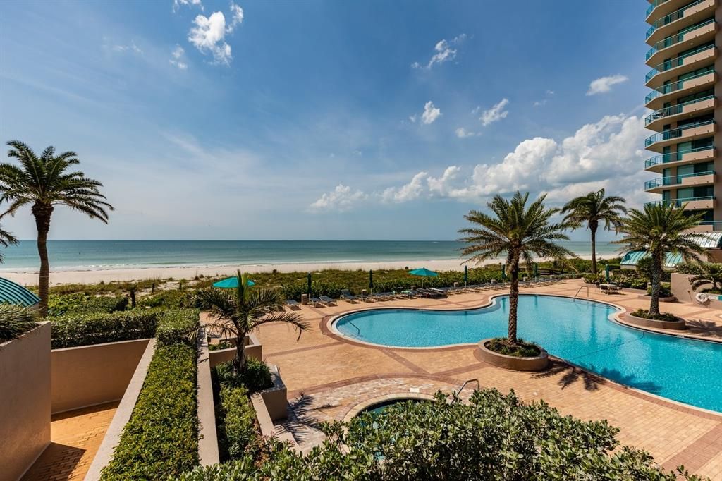 Recently Sold: $725,000 (2 beds, 2 baths, 1377 Square Feet)