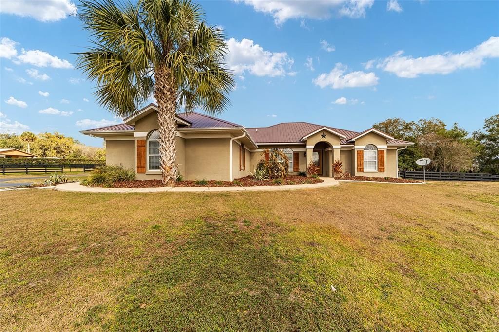 Recently Sold: $1,650,000 (3 beds, 2 baths, 3066 Square Feet)