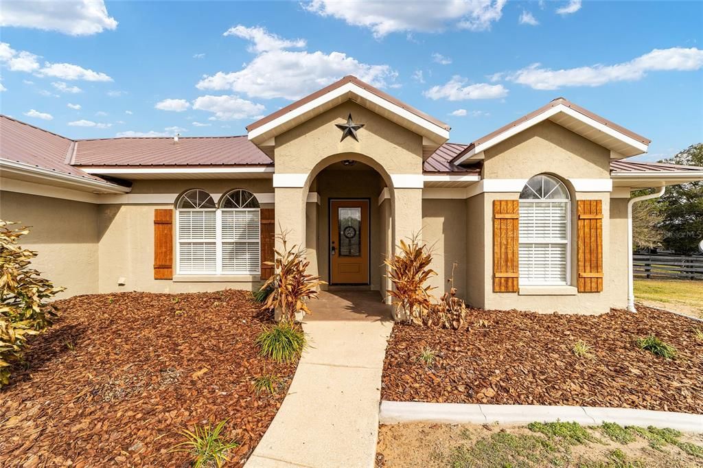 Recently Sold: $1,650,000 (3 beds, 2 baths, 3066 Square Feet)