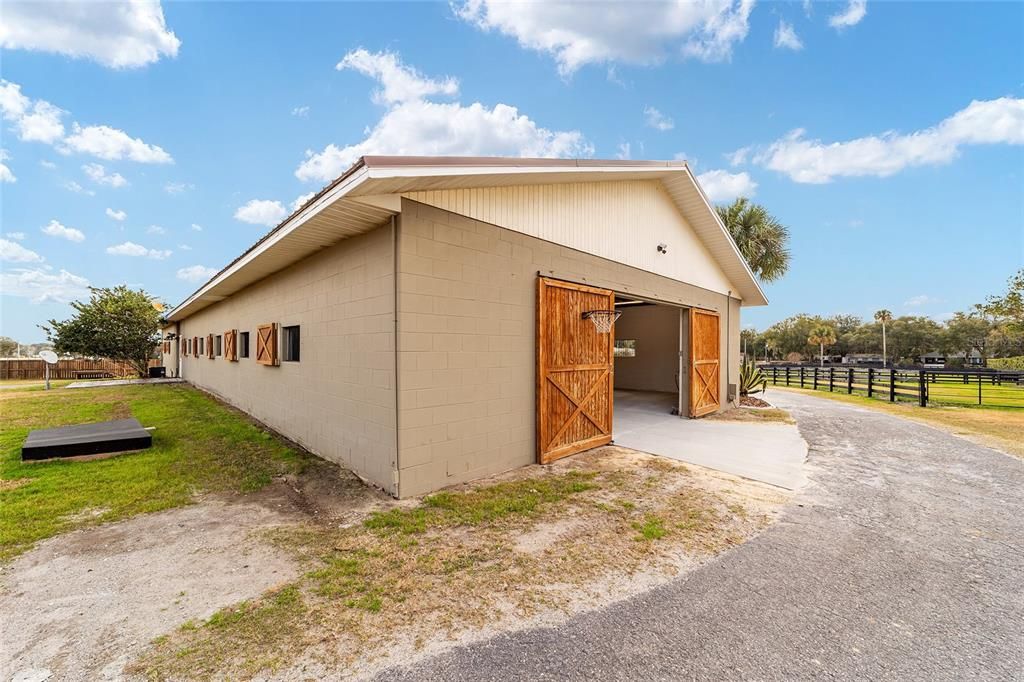 Recently Sold: $1,650,000 (3 beds, 2 baths, 3066 Square Feet)