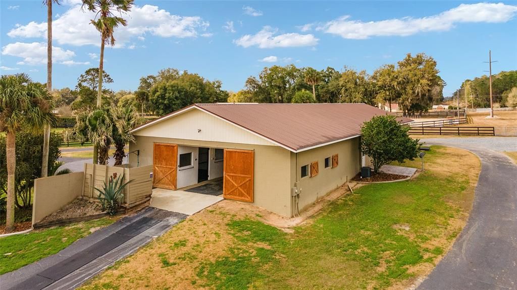 Recently Sold: $1,650,000 (3 beds, 2 baths, 3066 Square Feet)