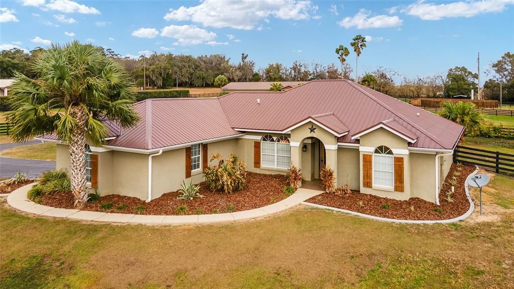 Recently Sold: $1,650,000 (3 beds, 2 baths, 3066 Square Feet)