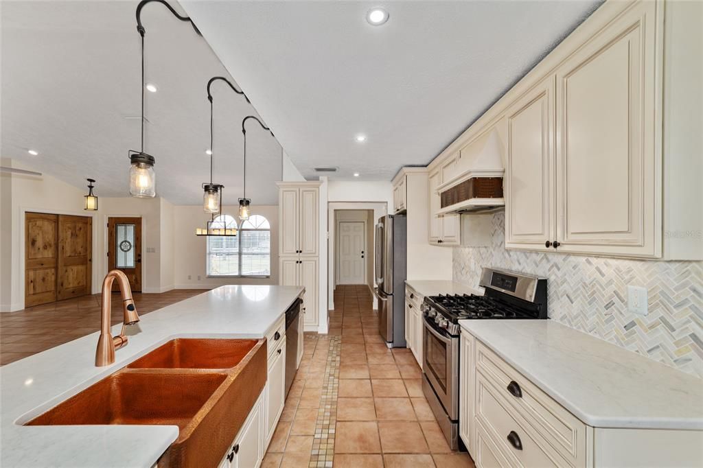 Recently Sold: $1,650,000 (3 beds, 2 baths, 3066 Square Feet)