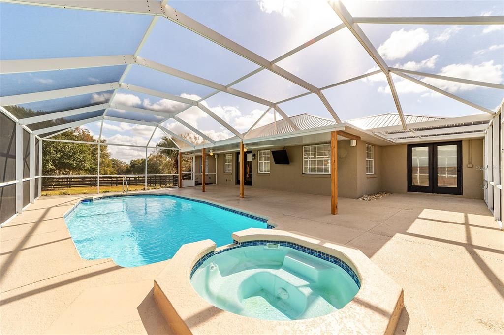 Recently Sold: $1,650,000 (3 beds, 2 baths, 3066 Square Feet)