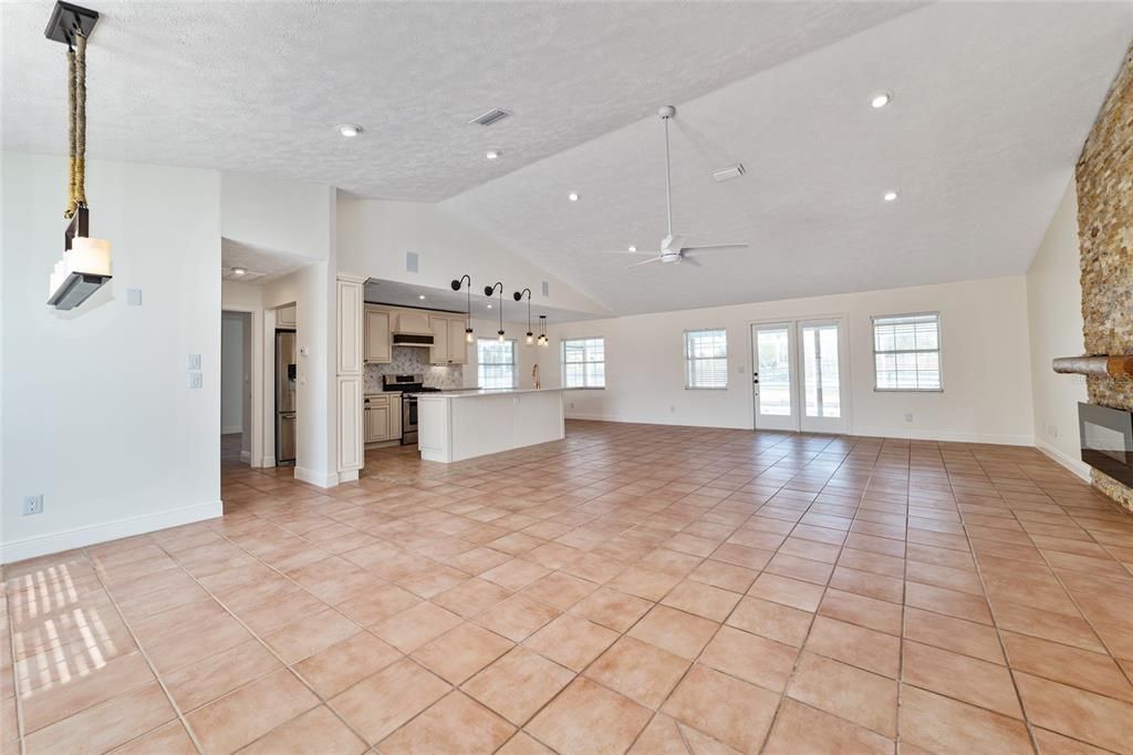 Recently Sold: $1,650,000 (3 beds, 2 baths, 3066 Square Feet)