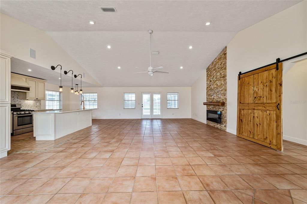 Recently Sold: $1,650,000 (3 beds, 2 baths, 3066 Square Feet)